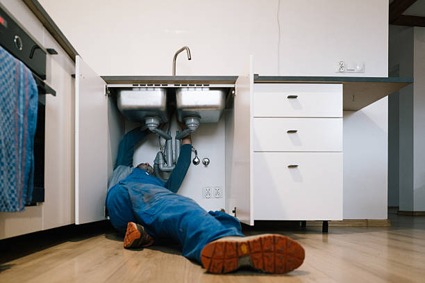 Professional Emergency Plumber technician working in Lizella, GA